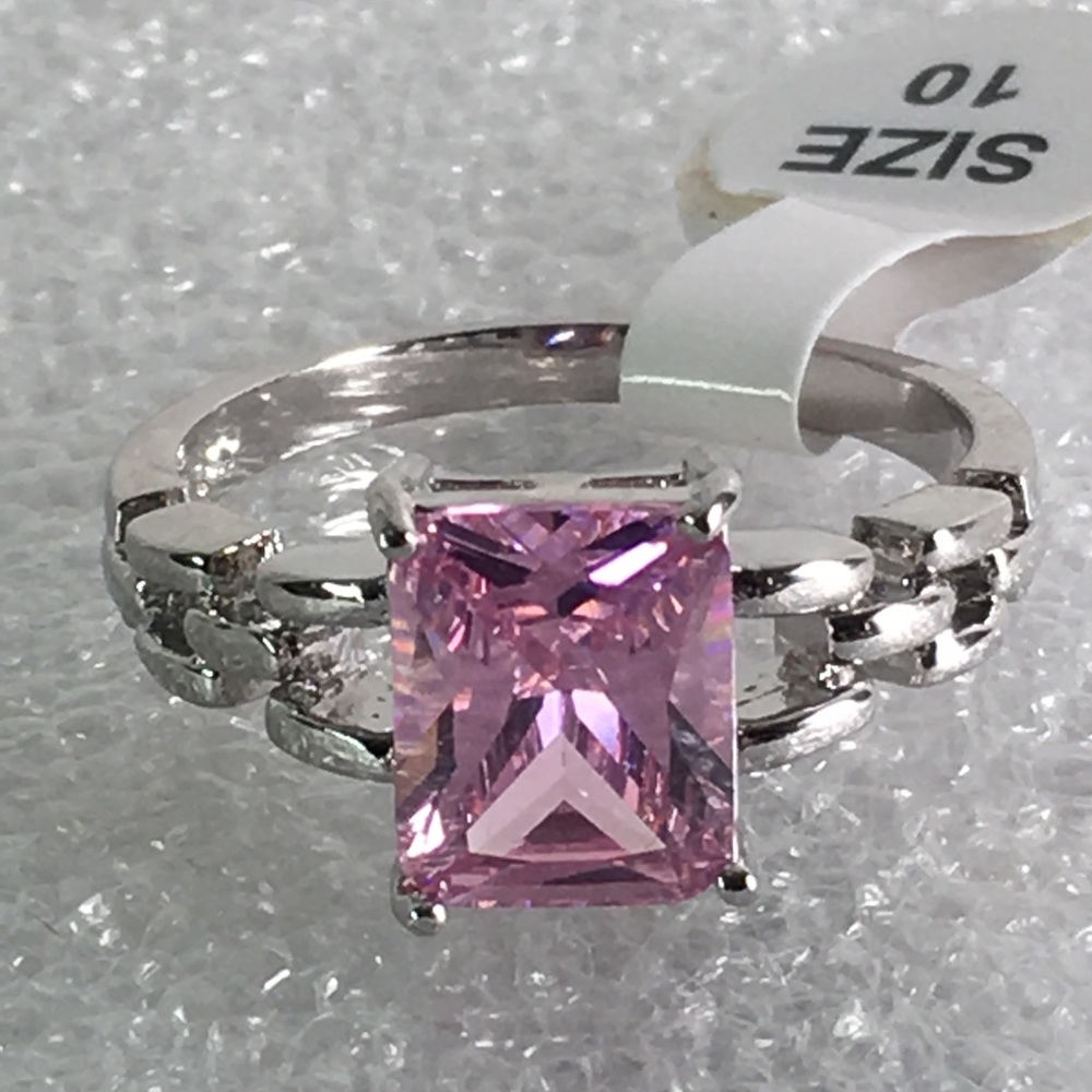 NEW WOMENS RING SIZE 10